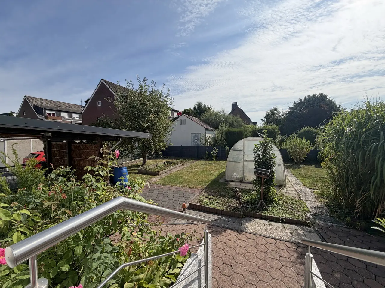 Charmantes Zweifamilienhaus mit großem Wintergarten, Garage und Carport! – Bild 6
