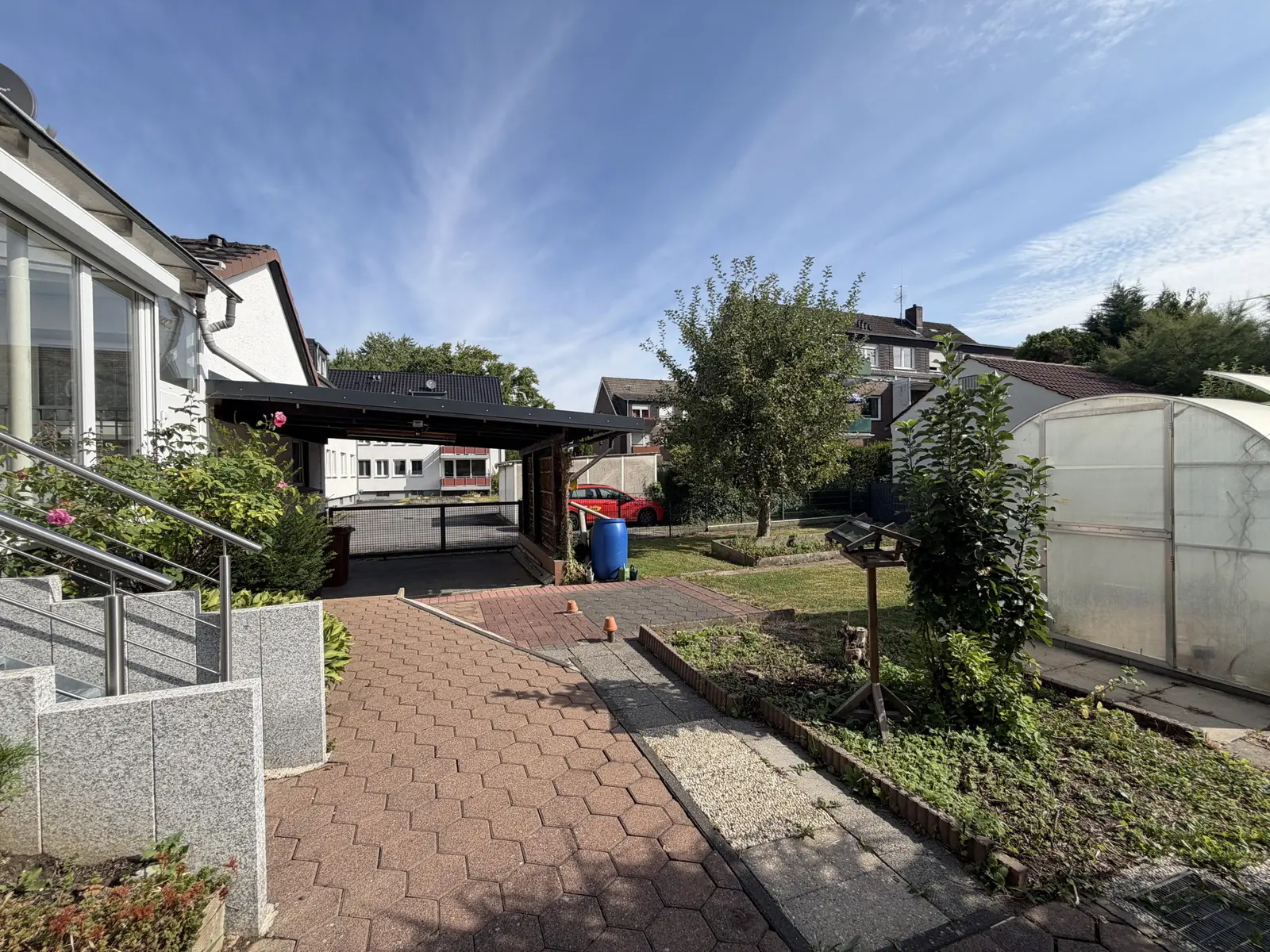 Charmantes Zweifamilienhaus mit großem Wintergarten, Garage und Carport! – Bild 8