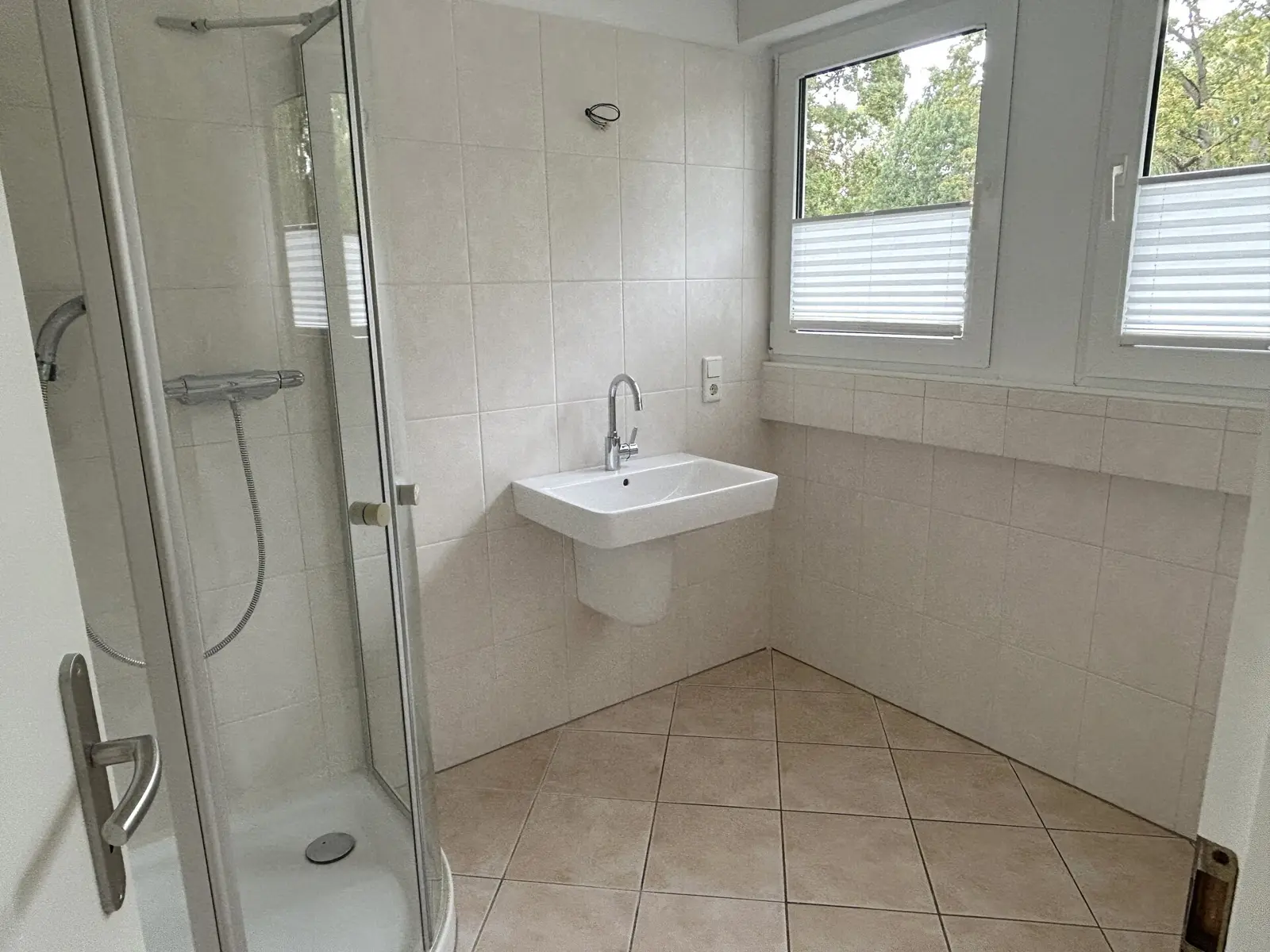 Renovierte Erdgeschoss-Wohnung mit Terrasse! – Bild 2